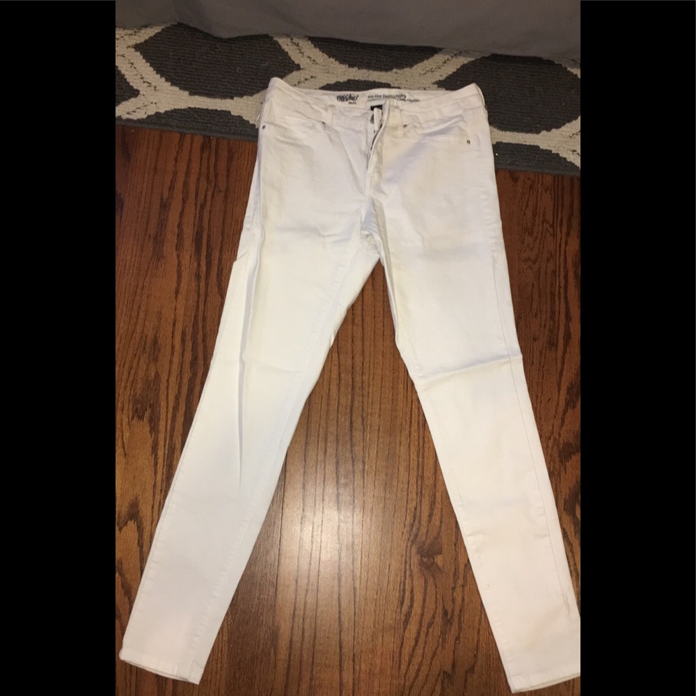 **NWOT** Mossimo White Mid-Rise Denim Leggings